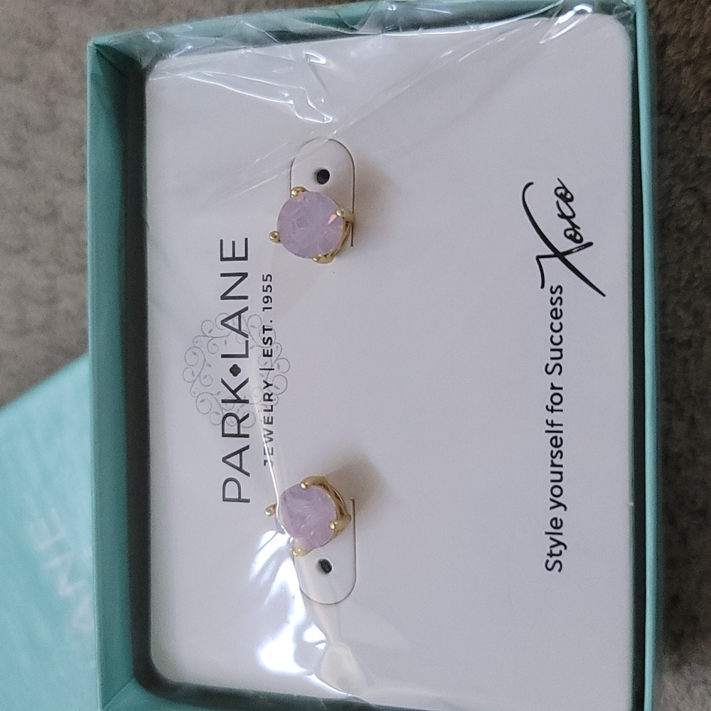 Pale pink stone pierced earing made by Park Lane